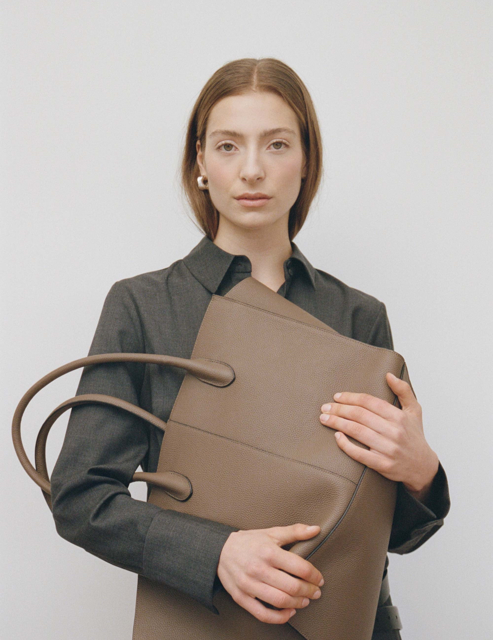 7.84 Desert Palm Grained Large Tote
