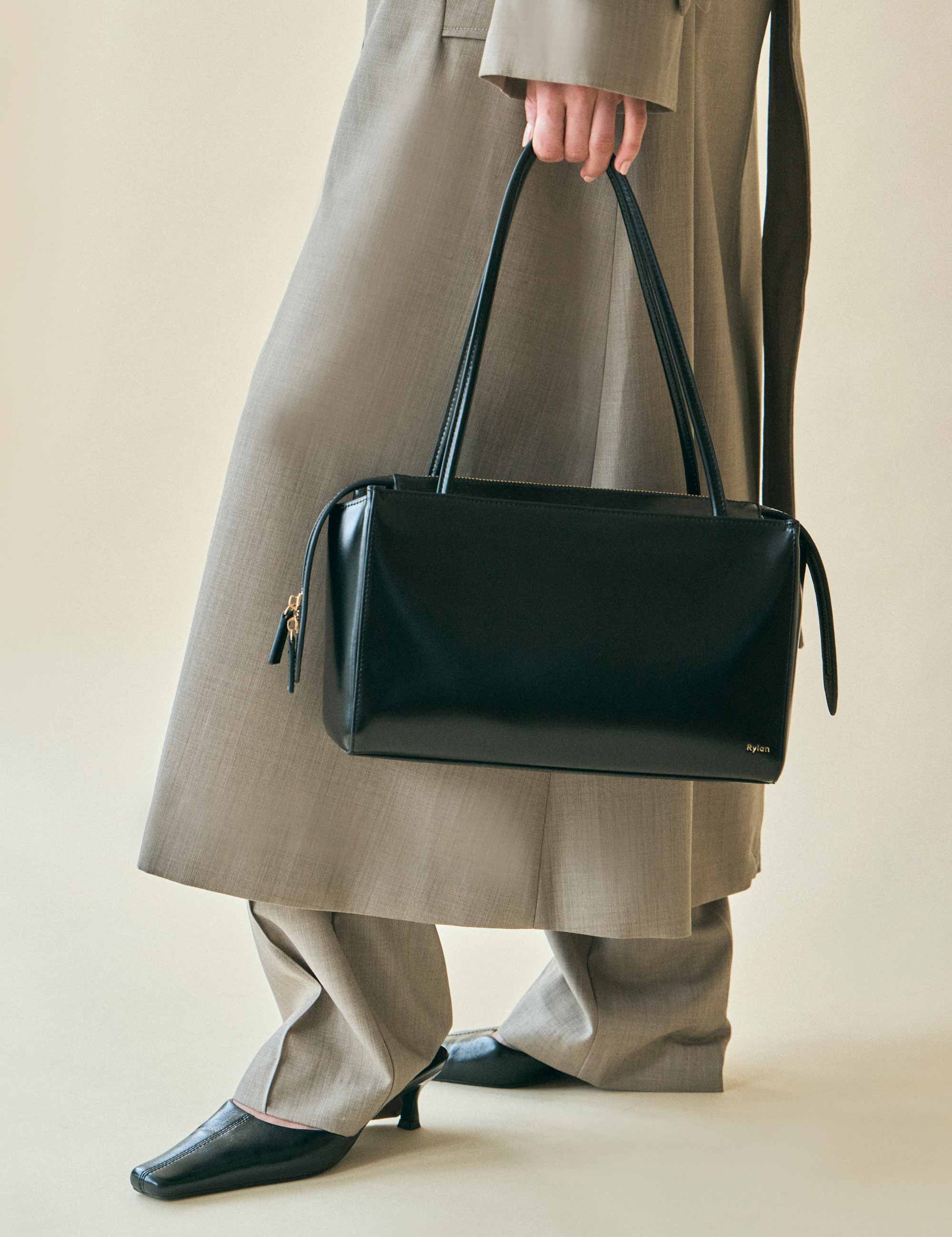 23.1 Black Phoebe Shoulder Bag